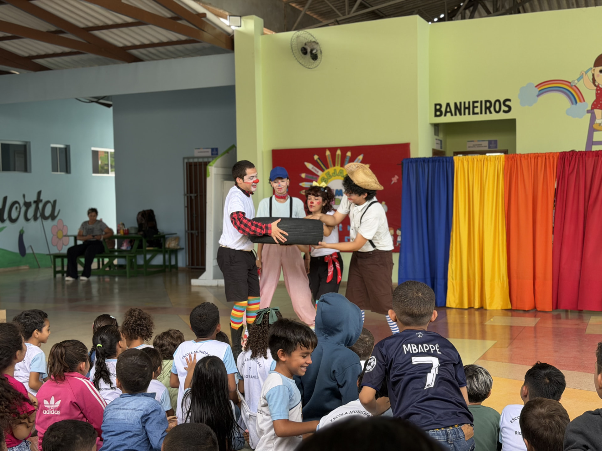 Atividade lúdico-educativa sobre prevenção da malária em unidade escolar.